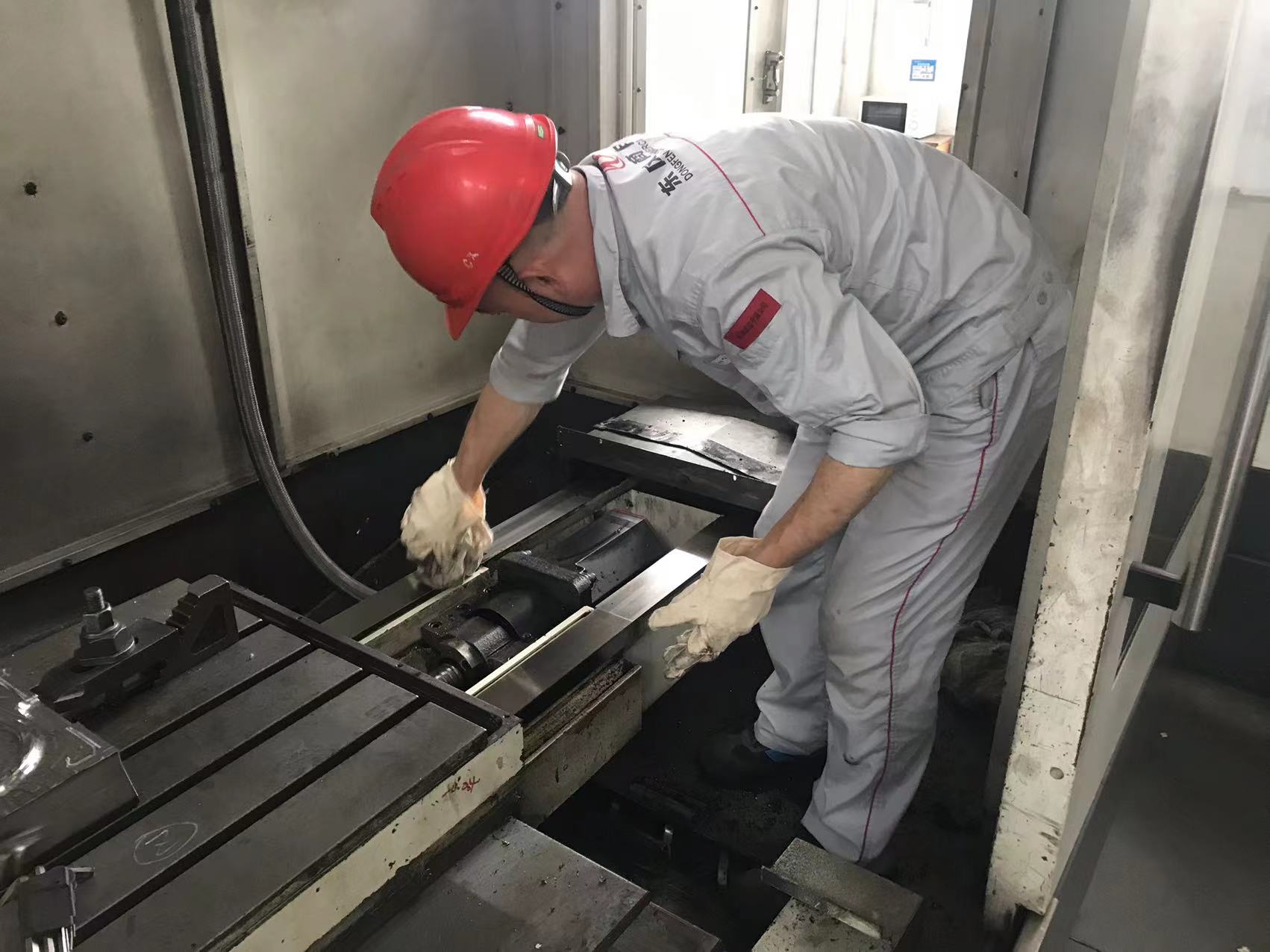 數控銑檢修2.jpg 數控銑檢修2.jpg