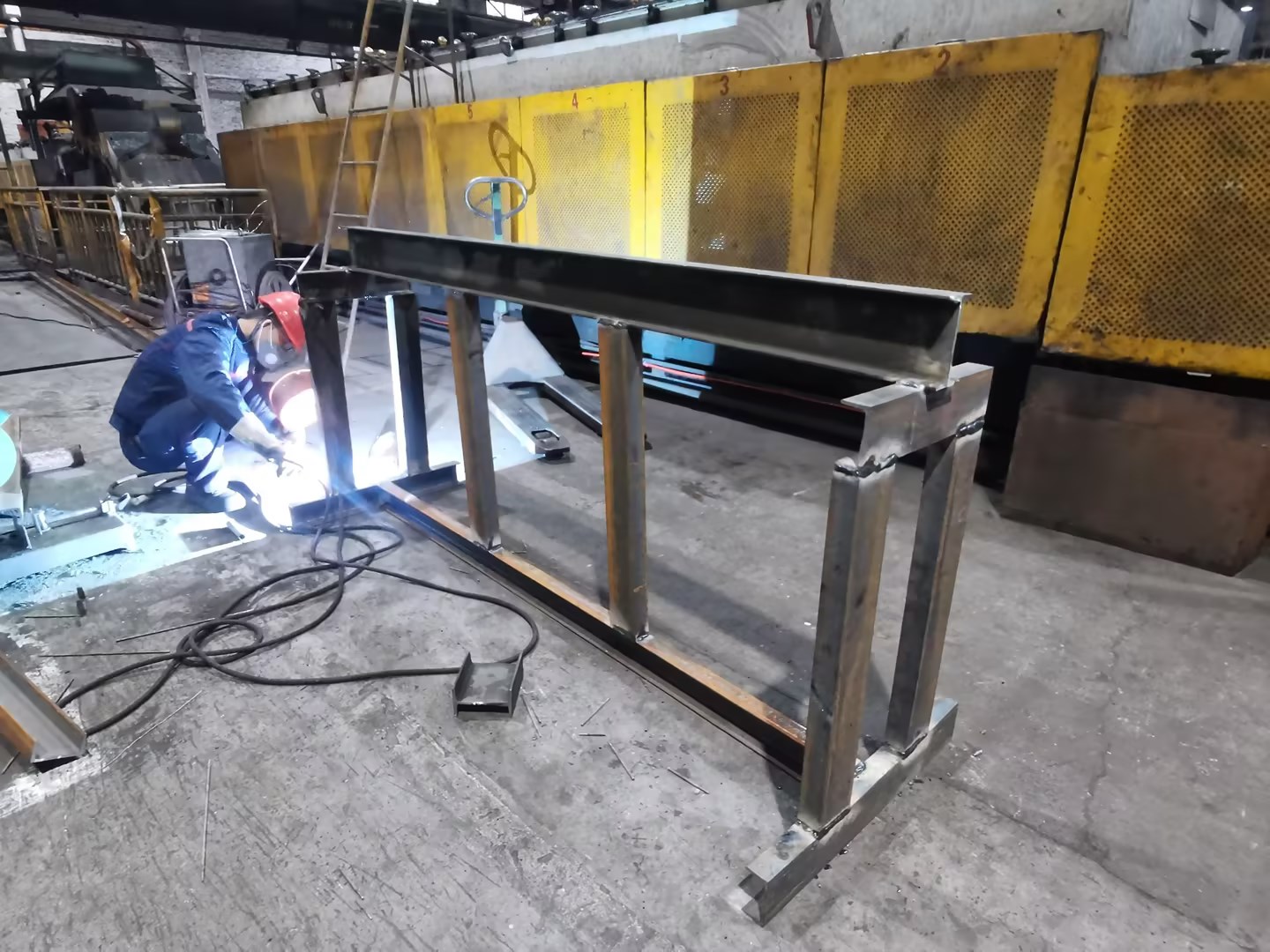 現(xiàn)場(chǎng)制作5.jpg 現(xiàn)場(chǎng)制作5.jpg